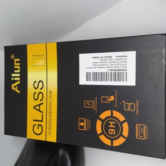 Ailun Gold and Black Screen Protector - Picture 1 of 4